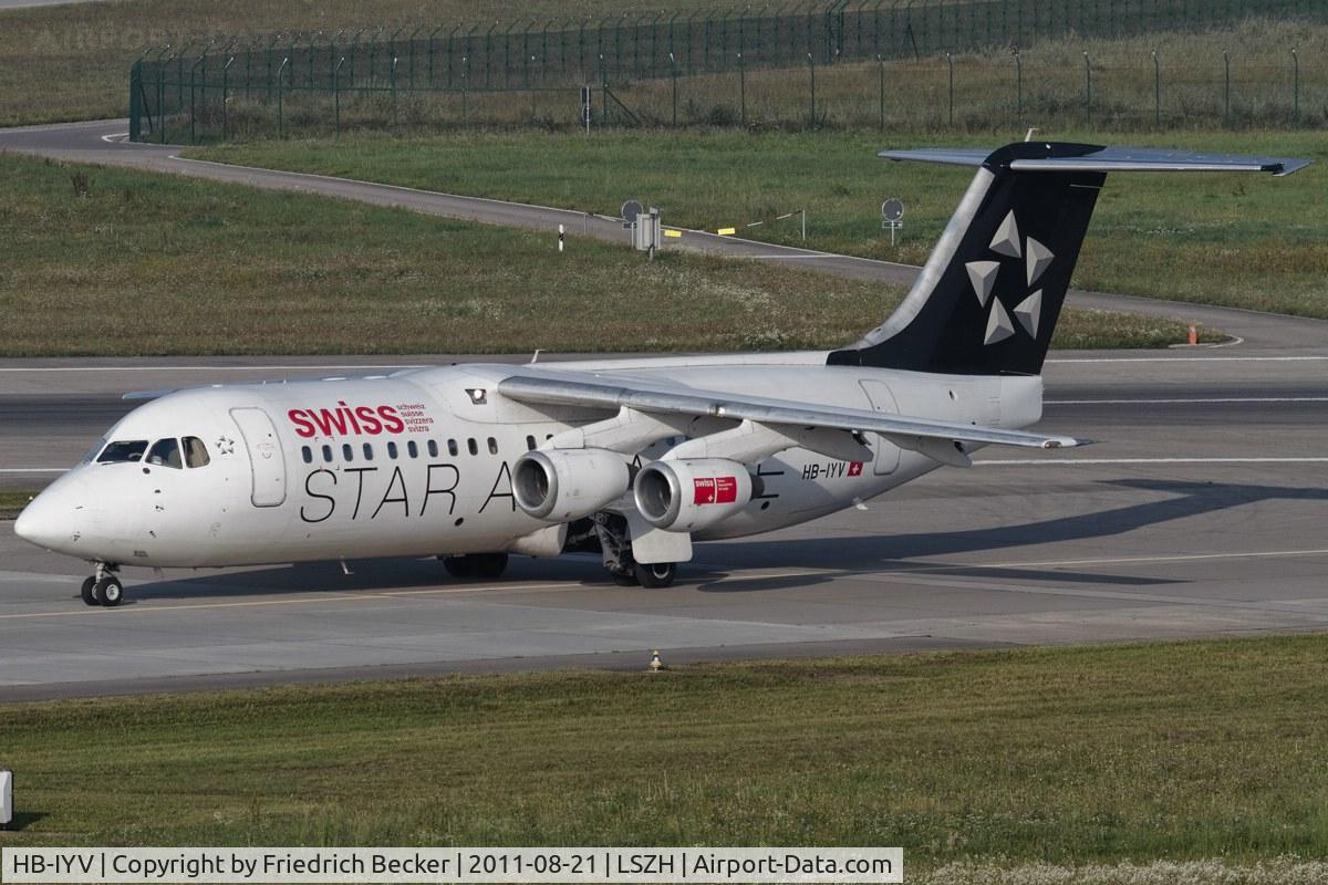 HB-IYV, 2000 British Aerospace Avro 146-RJ100 C/N E3377, taxying to the gate