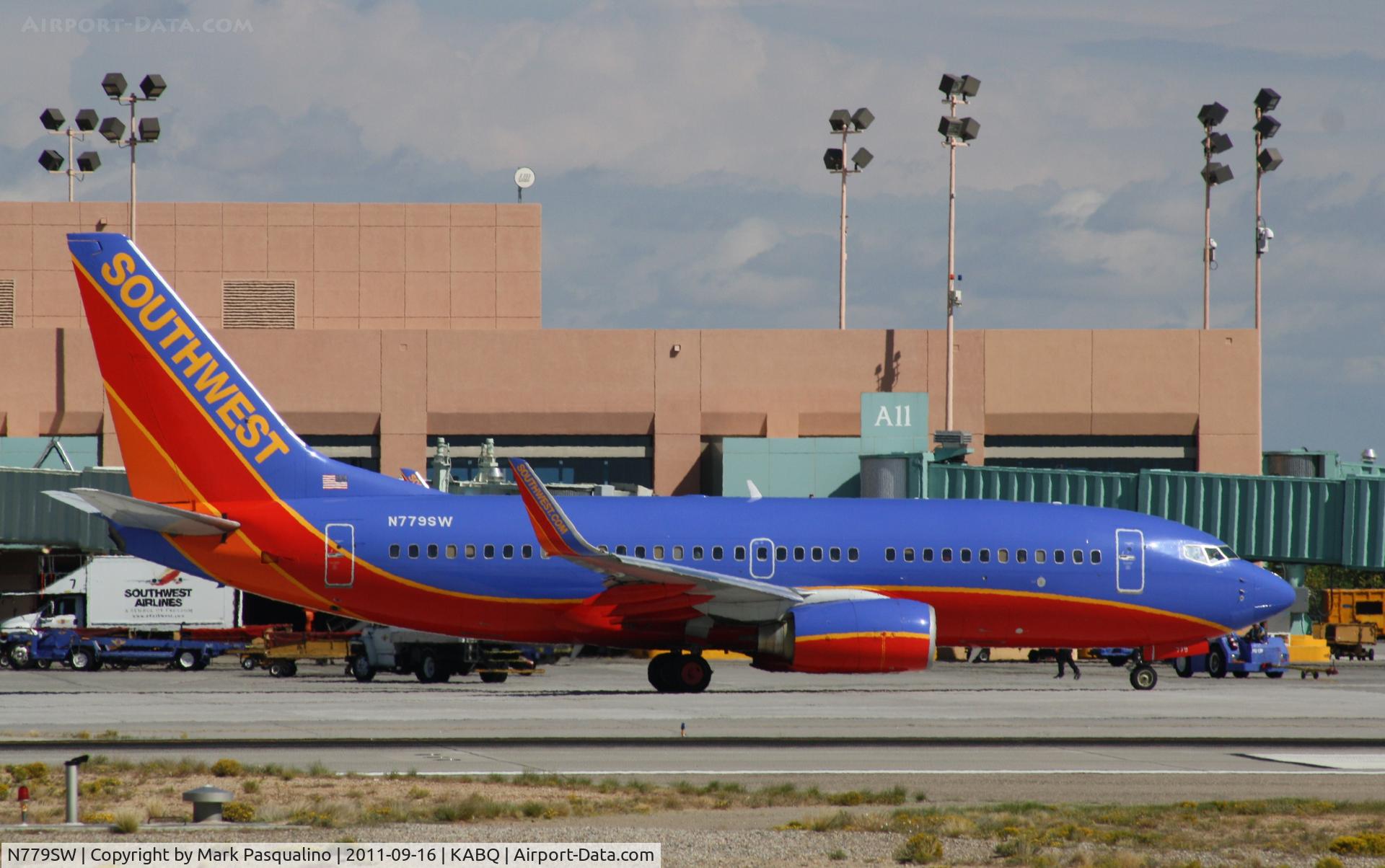 N779SW, 2000 Boeing 737-7H4 C/N 27884, Boeing 737-700