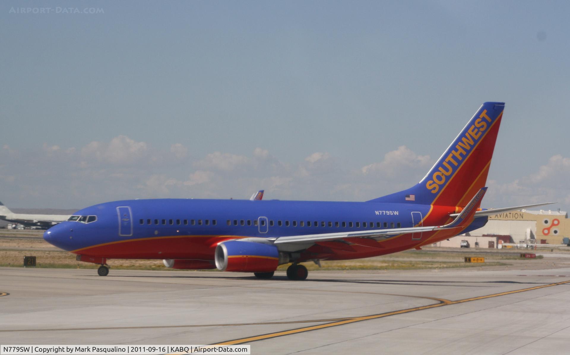 N779SW, 2000 Boeing 737-7H4 C/N 27884, Boeing 737-700
