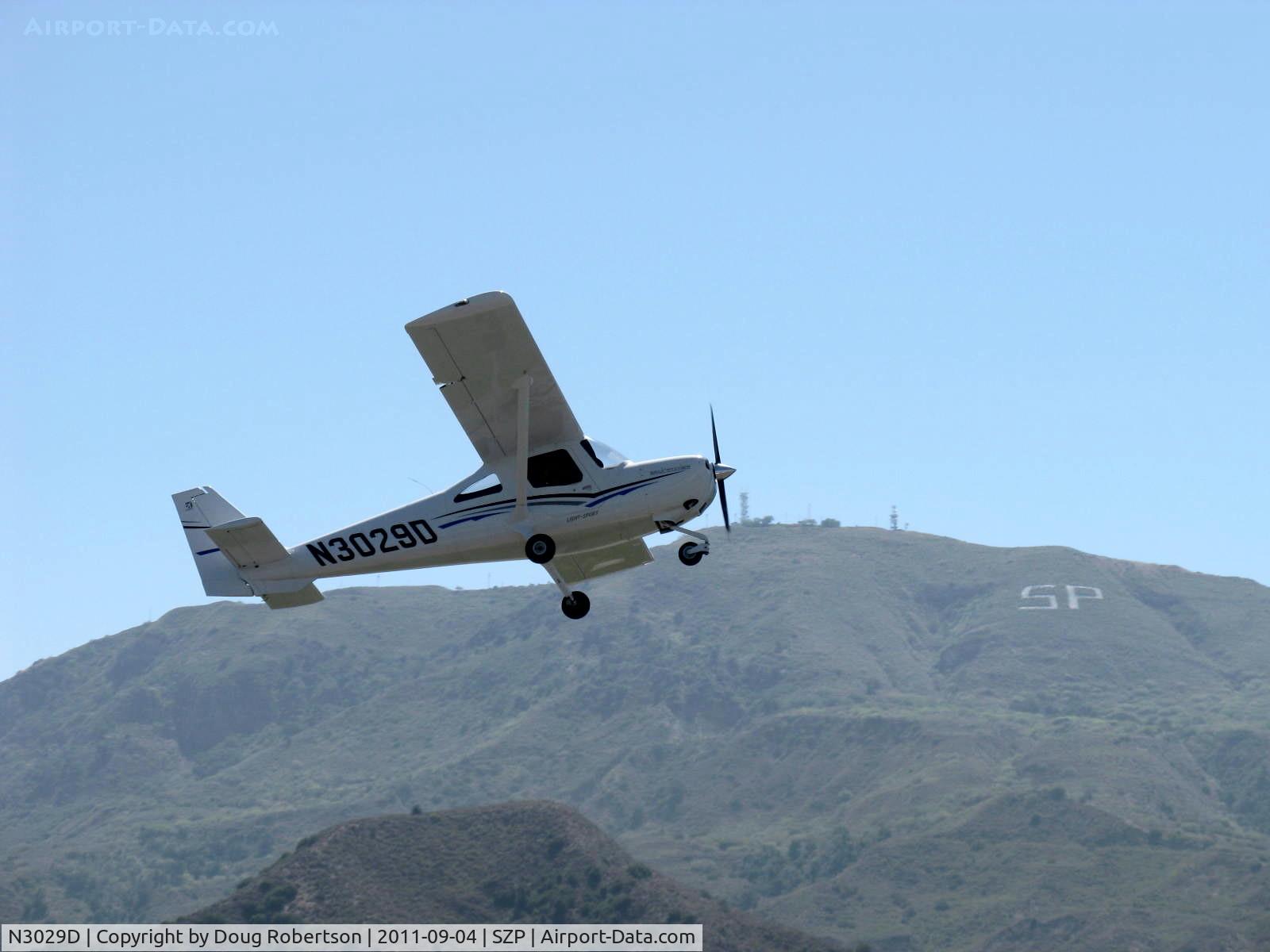 N3029D, 2011 Cessna 162 Skycatcher C/N 16200097, 2011 Cessna 162 SKYCATCHER, Continental O-200-D 100 Hp, takeoff climb Rwy 22