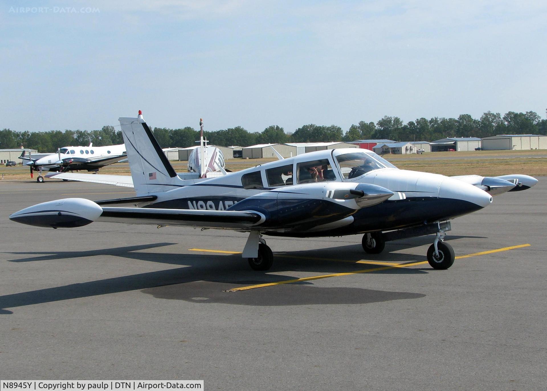 N8945Y, 1971 Piper PA-39-160 Twin Comanche C/N 39106, At Downtown Shreveport.