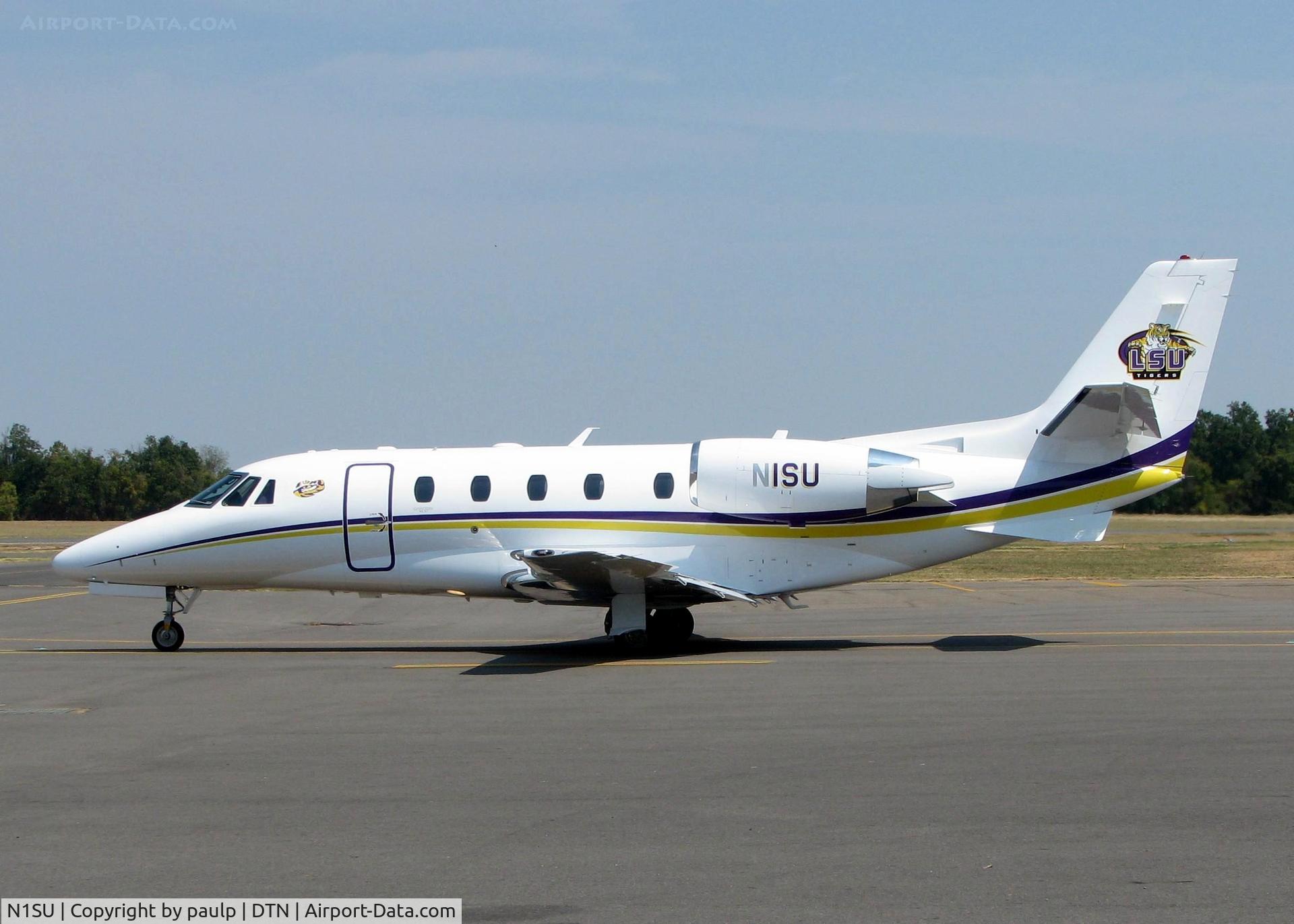 N1SU, Cessna 560XL C/N 560-6085, At Downtown Shreveport. Beautiful purple and gold of LSU!
