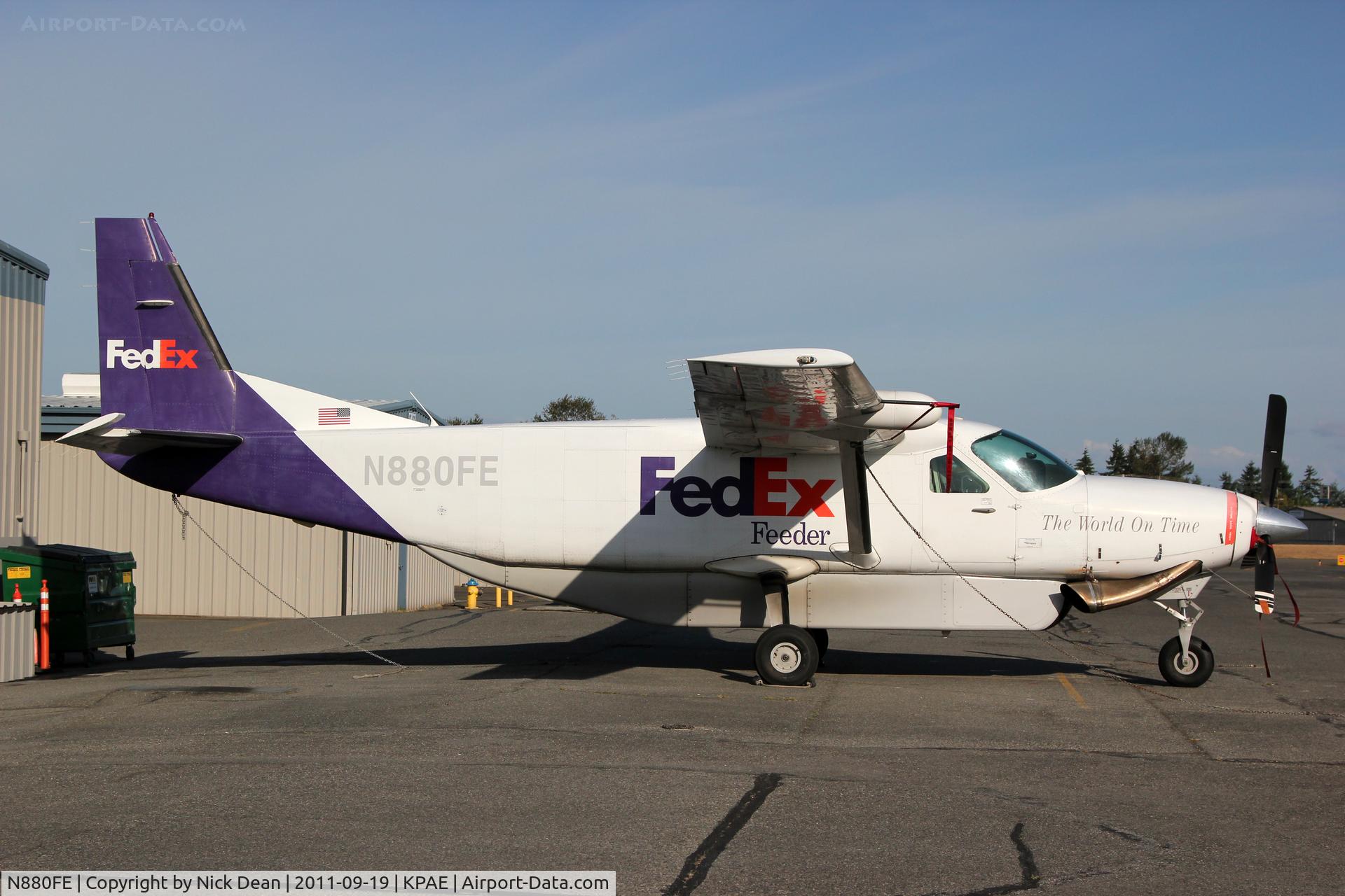 N880FE, 1990 Cessna 208B C/N 208B0215, KPAE/PAE
