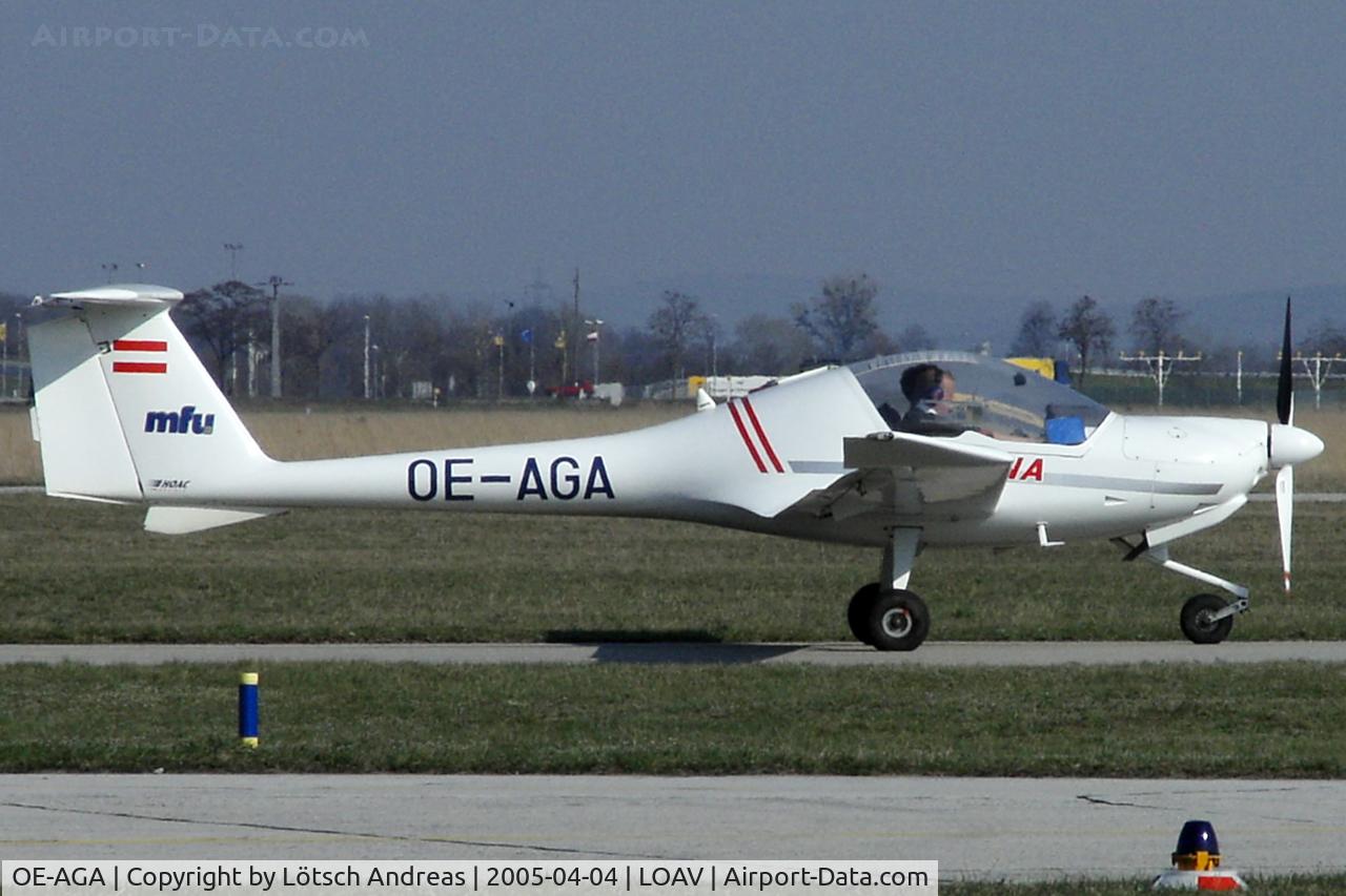 OE-AGA, HOAC DV-20 Katana C/N 20009, taxi to parking