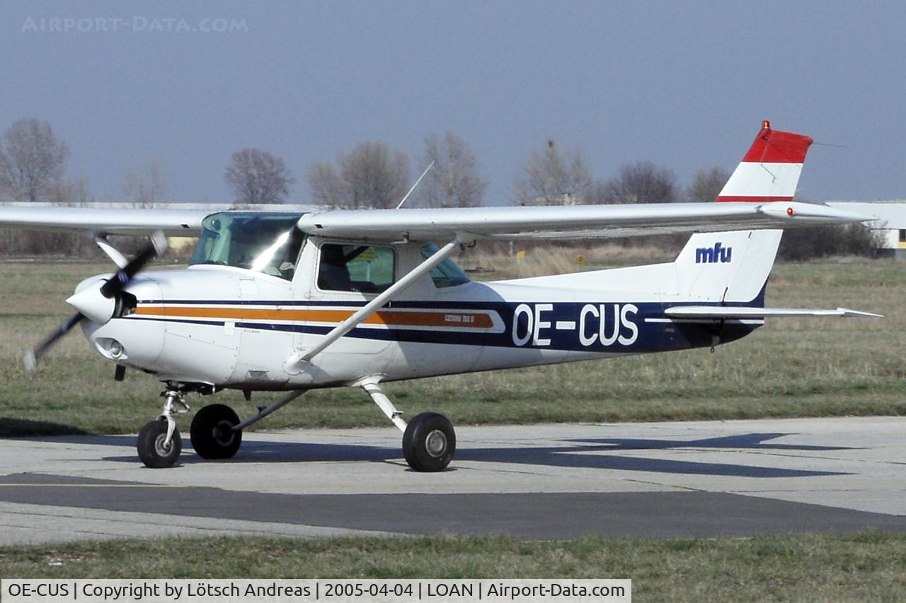 OE-CUS, 1980 Cessna 152 II C/N 15284488, taxi ti the hangars