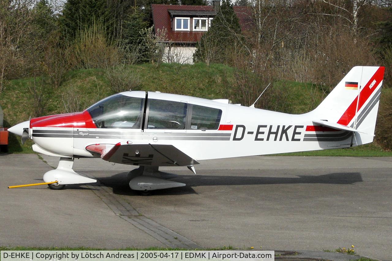 D-EHKE, Robin DR-400-180 Regent C/N 2285, waiting for pilot