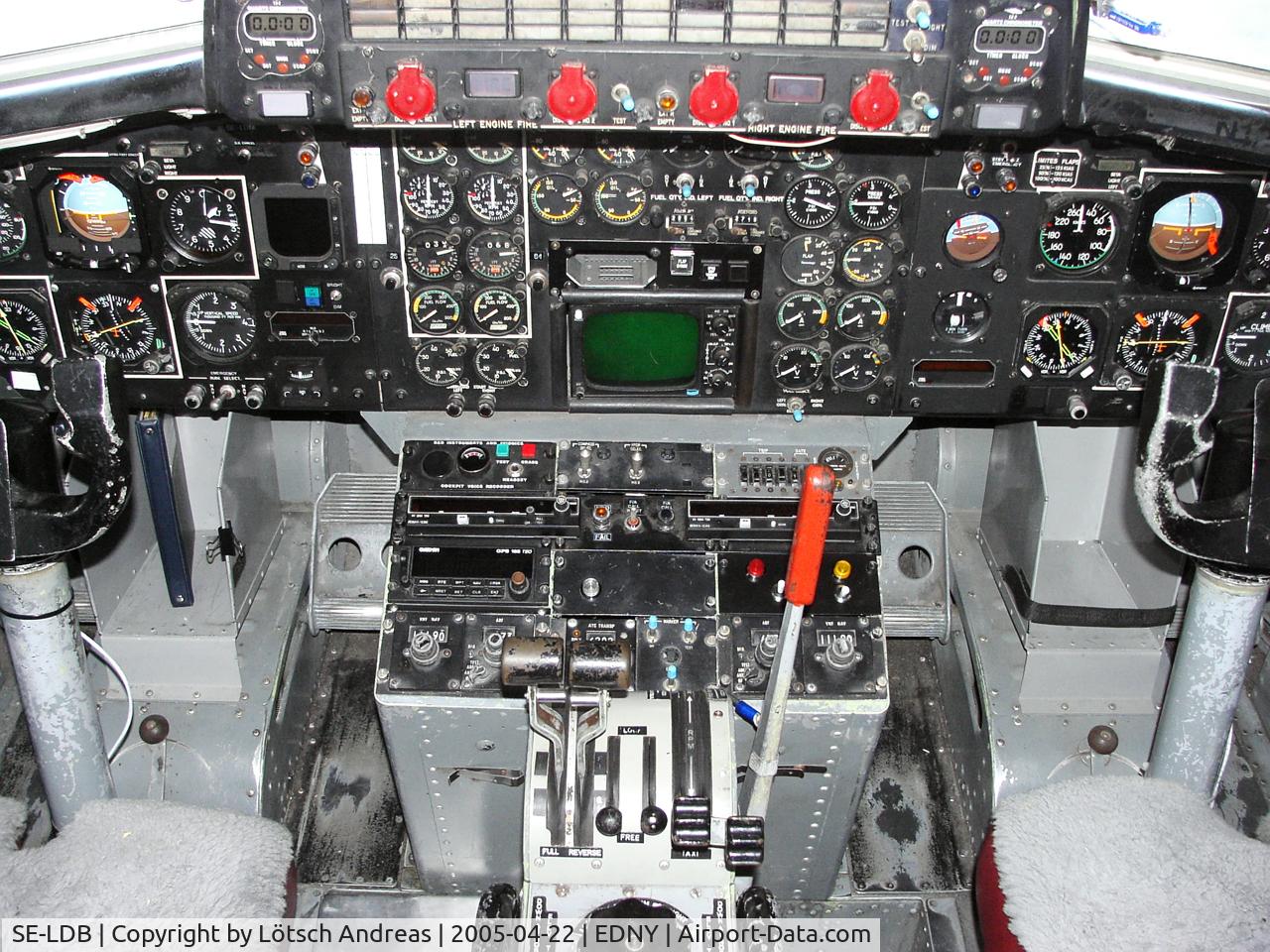 SE-LDB, CASA C-212-100 Aviocar C/N 154, working station