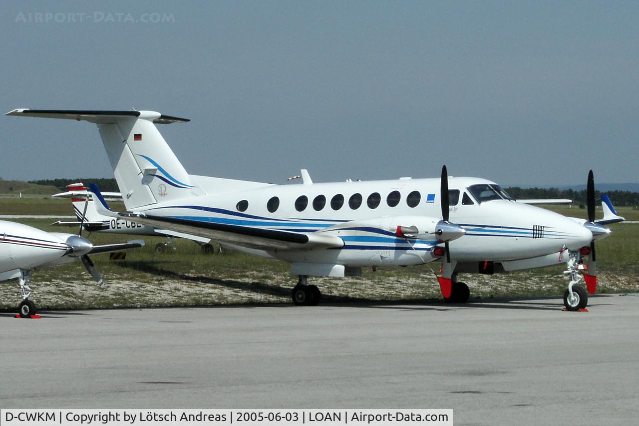 D-CWKM, Raytheon Beechcraft King Air 350 C/N FL-410, Wiener Neustadt OST