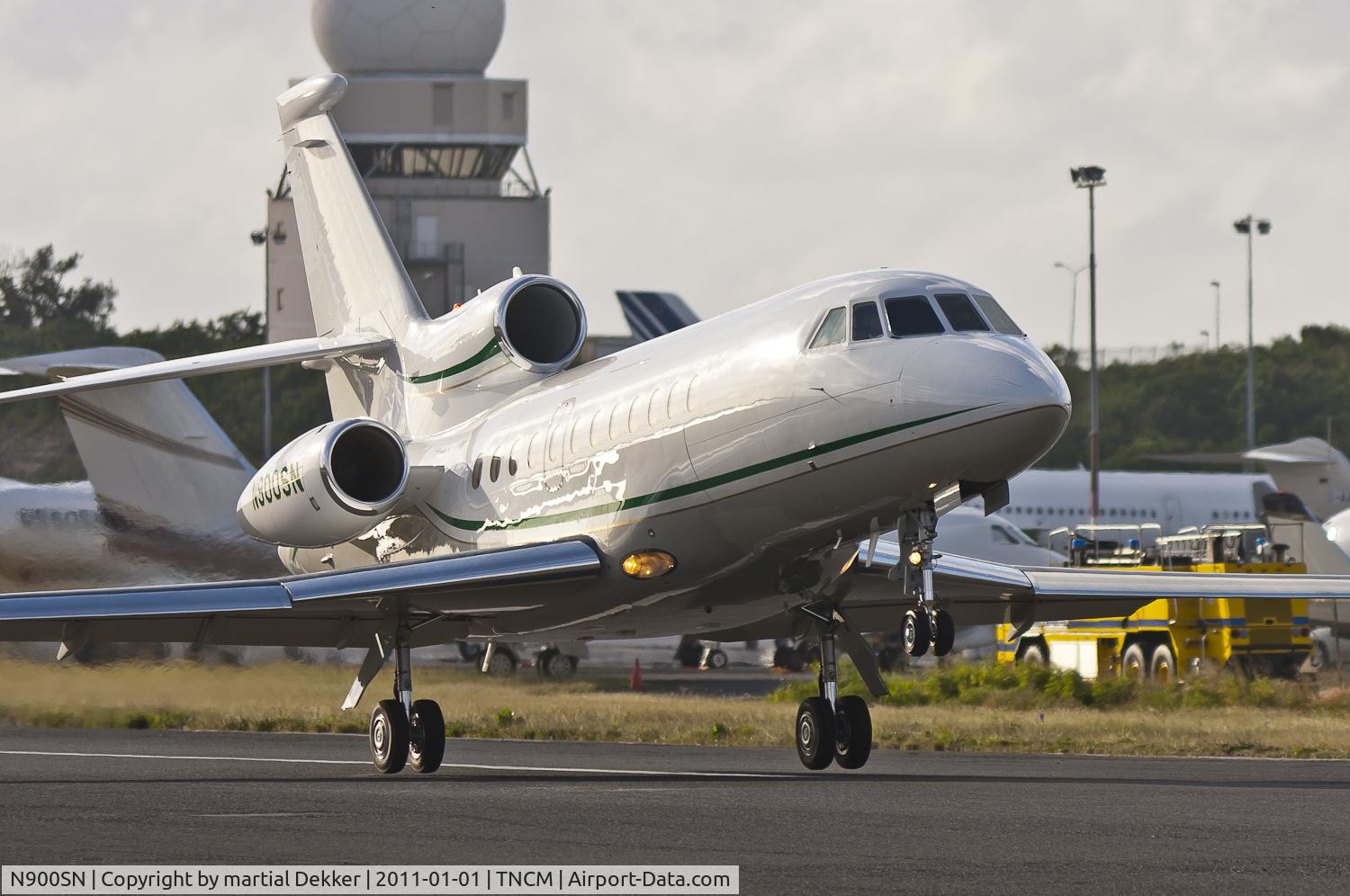 N900SN, 2002 Dassault Falcon 900EX C/N 117, take off