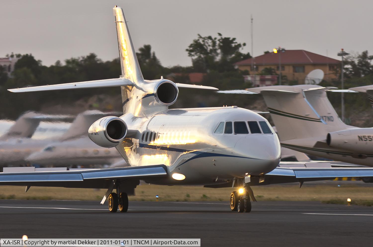 XA-ISR, 1994 Dassault Falcon 900B C/N 147, landing at sxm