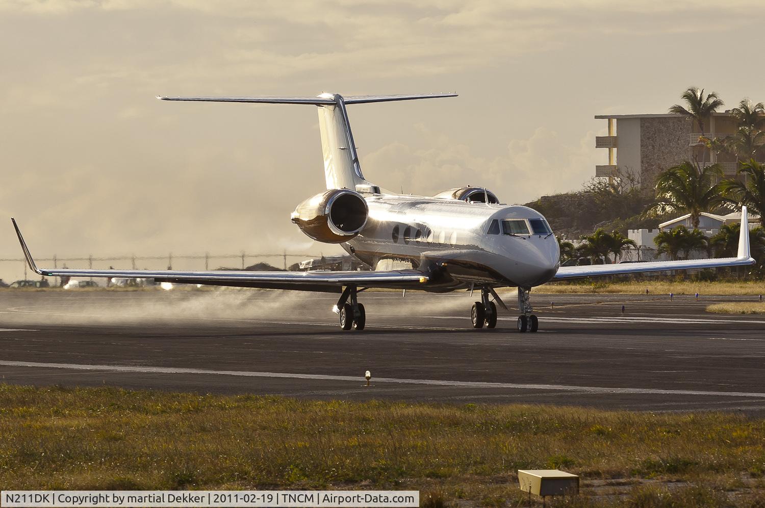 N211DK, 1988 Gulfstream Aerospace G-IV C/N 1078, take off