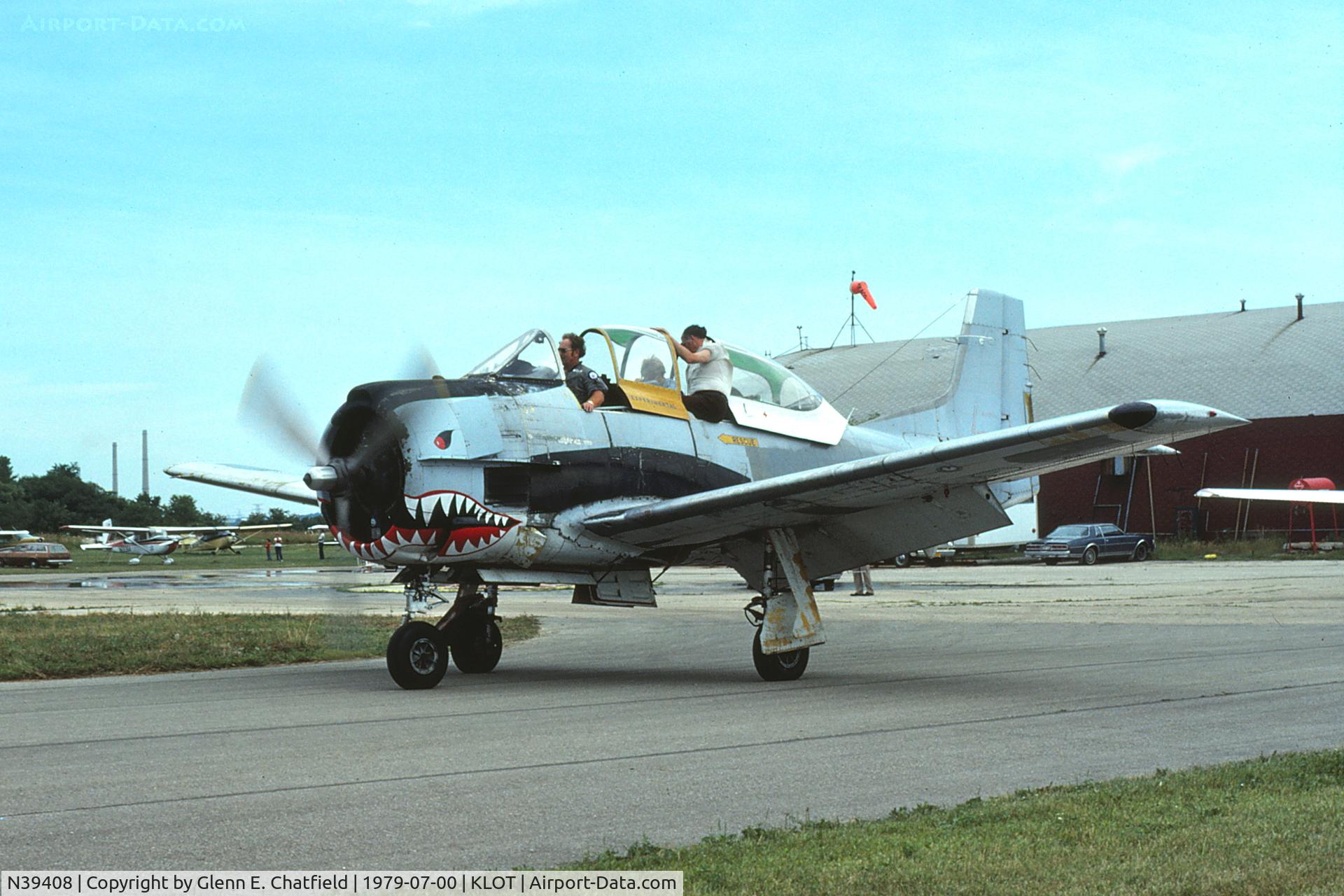 N39408, 1954 North American T-28C Trojan C/N 252-18 (146255), Taxiing out for formation flight.