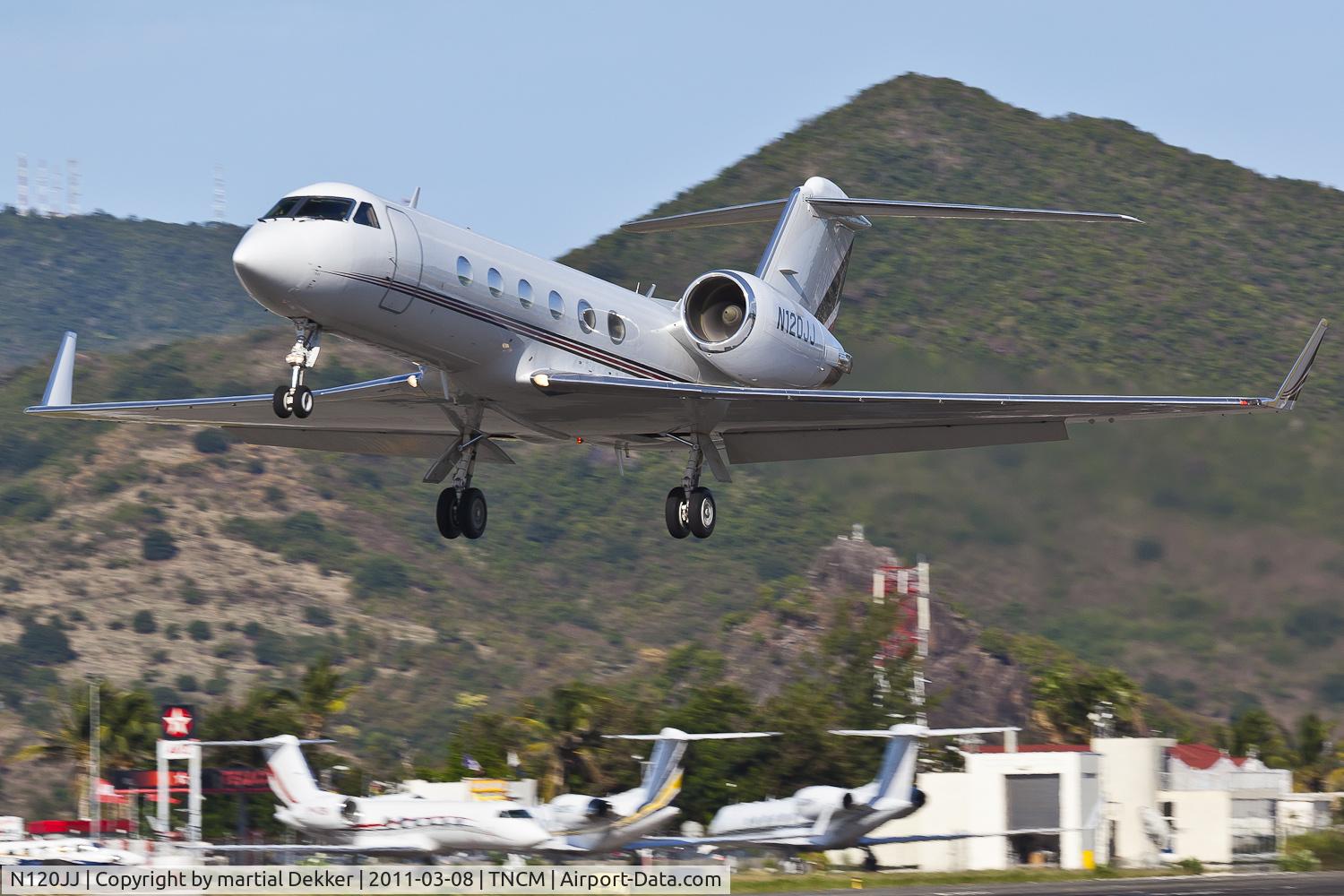N120JJ, 1995 Gulfstream Aerospace G-IV C/N 1264, take off