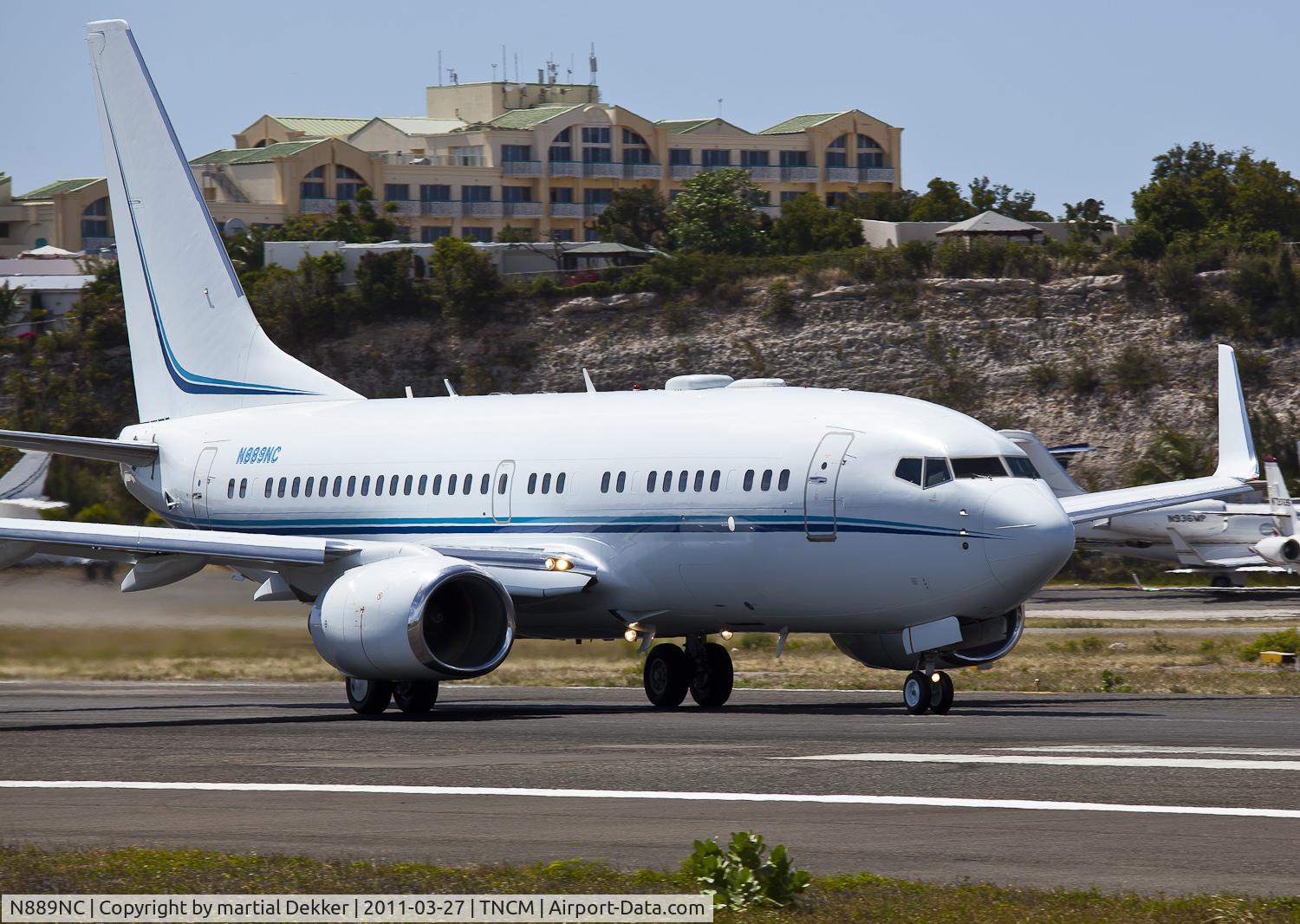 N889NC, 1999 Boeing 737-7AV C/N 30070, take off