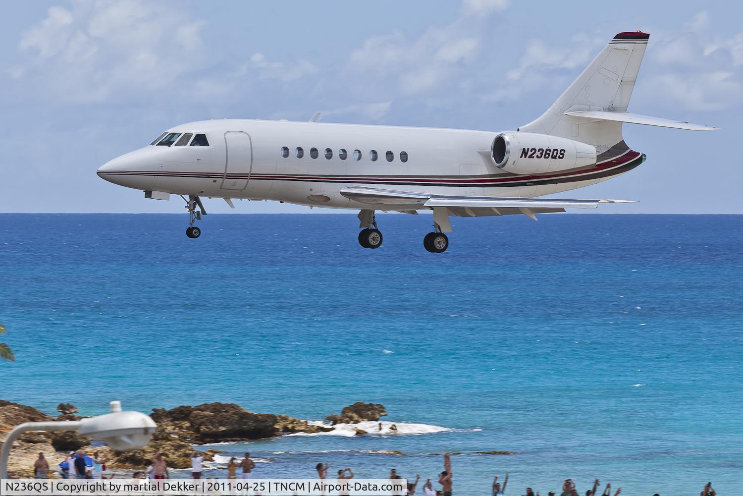 N236QS, 2000 Dassault Falcon 2000 C/N 136, landing at sxm