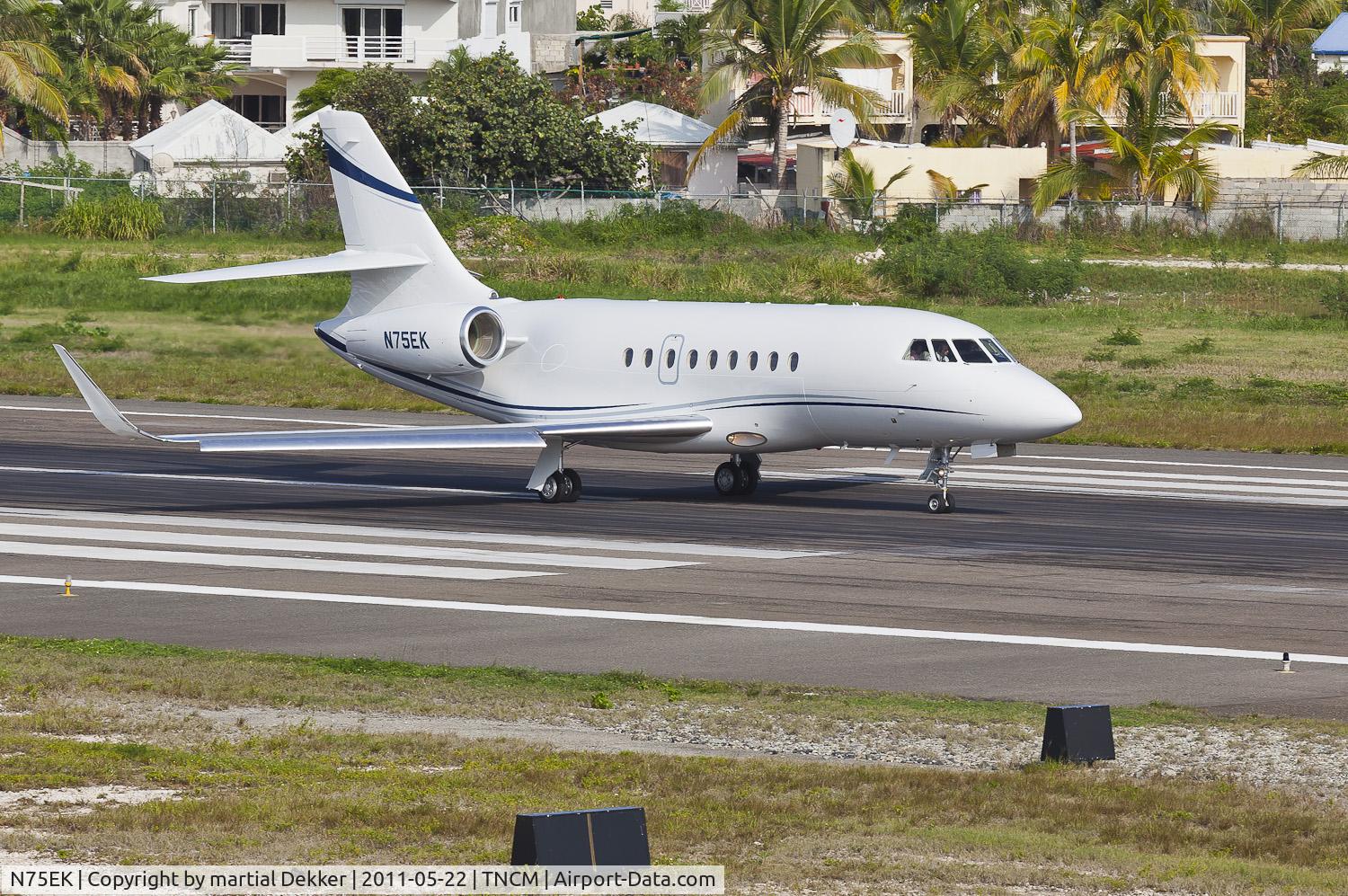 N75EK, 2009 Dassault Falcon 2000LX C/N 172, take off