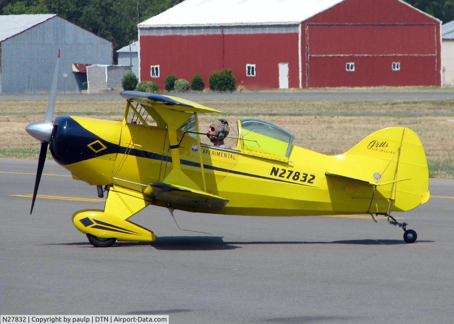 N27832, 1994 Pitts S-1 Special C/N WHPS-0086, At Downtown Shreveport.