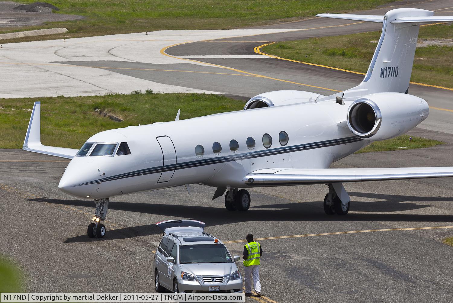 N17ND, 1997 Gulfstream Aerospace Gulfstream V C/N 518, parking