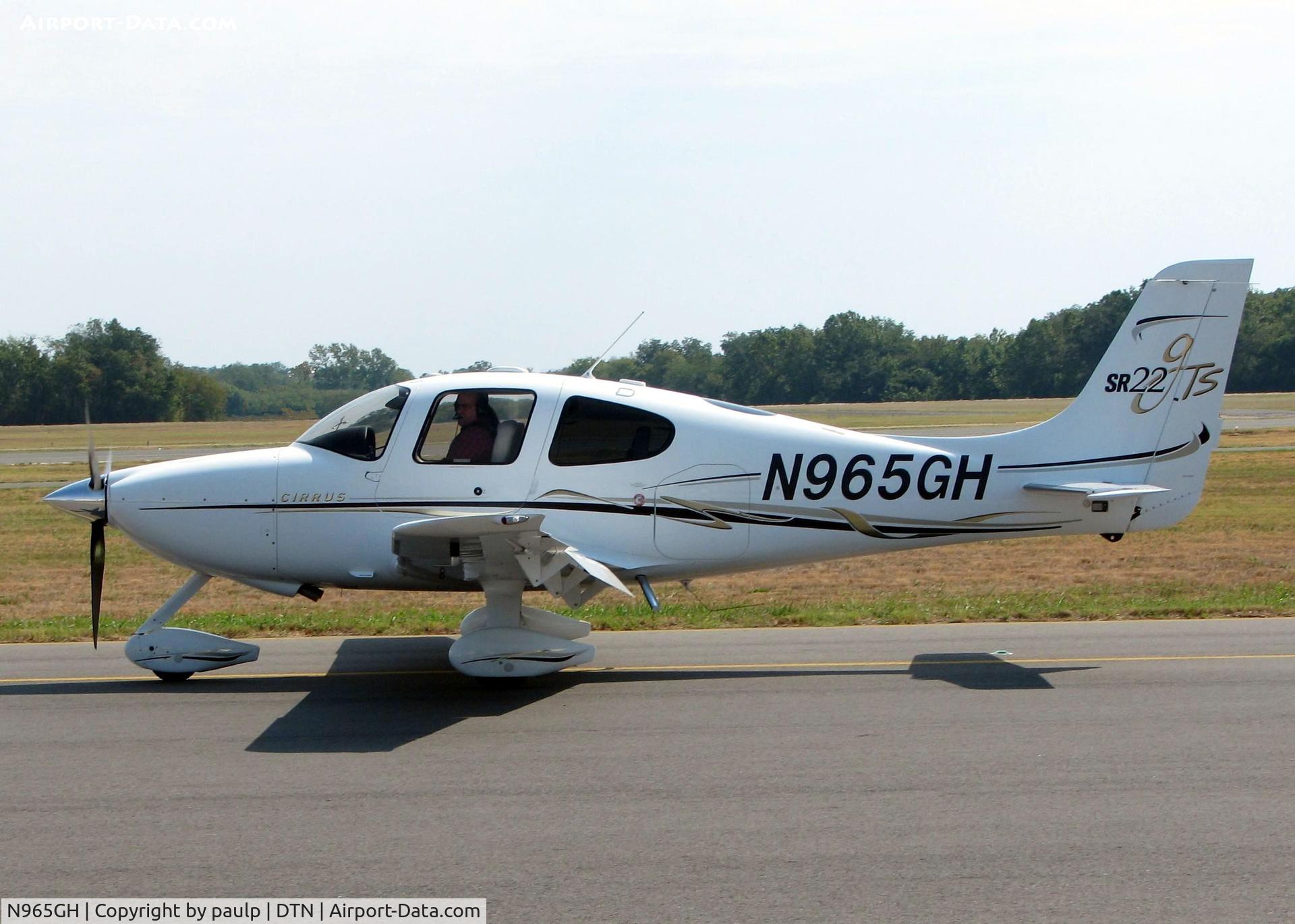 N965GH, 2005 Cirrus SR22 C/N 1666, At Downtown Shreveport.