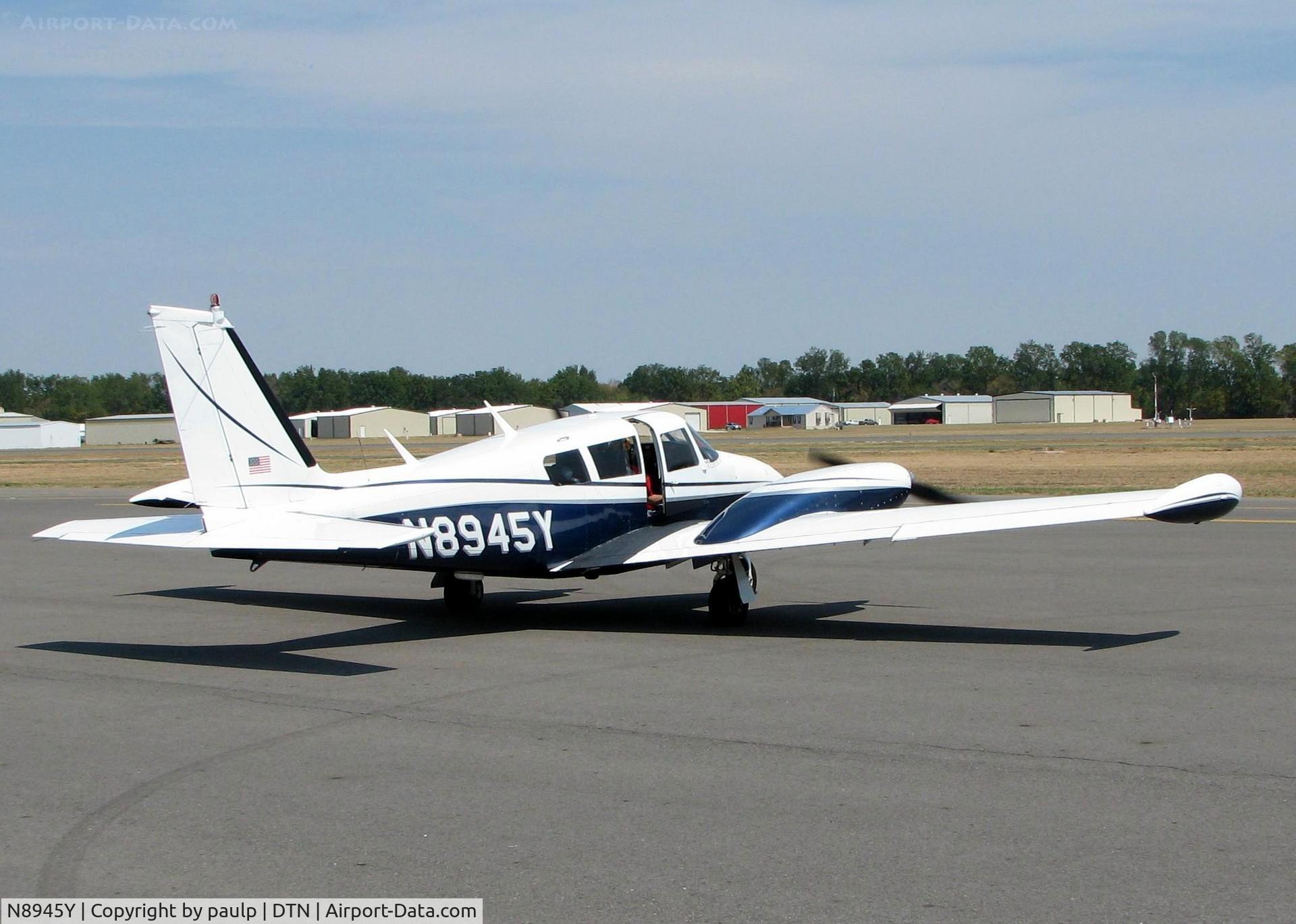 N8945Y, 1971 Piper PA-39-160 Twin Comanche C/N 39106, At Downtown Shreveport.