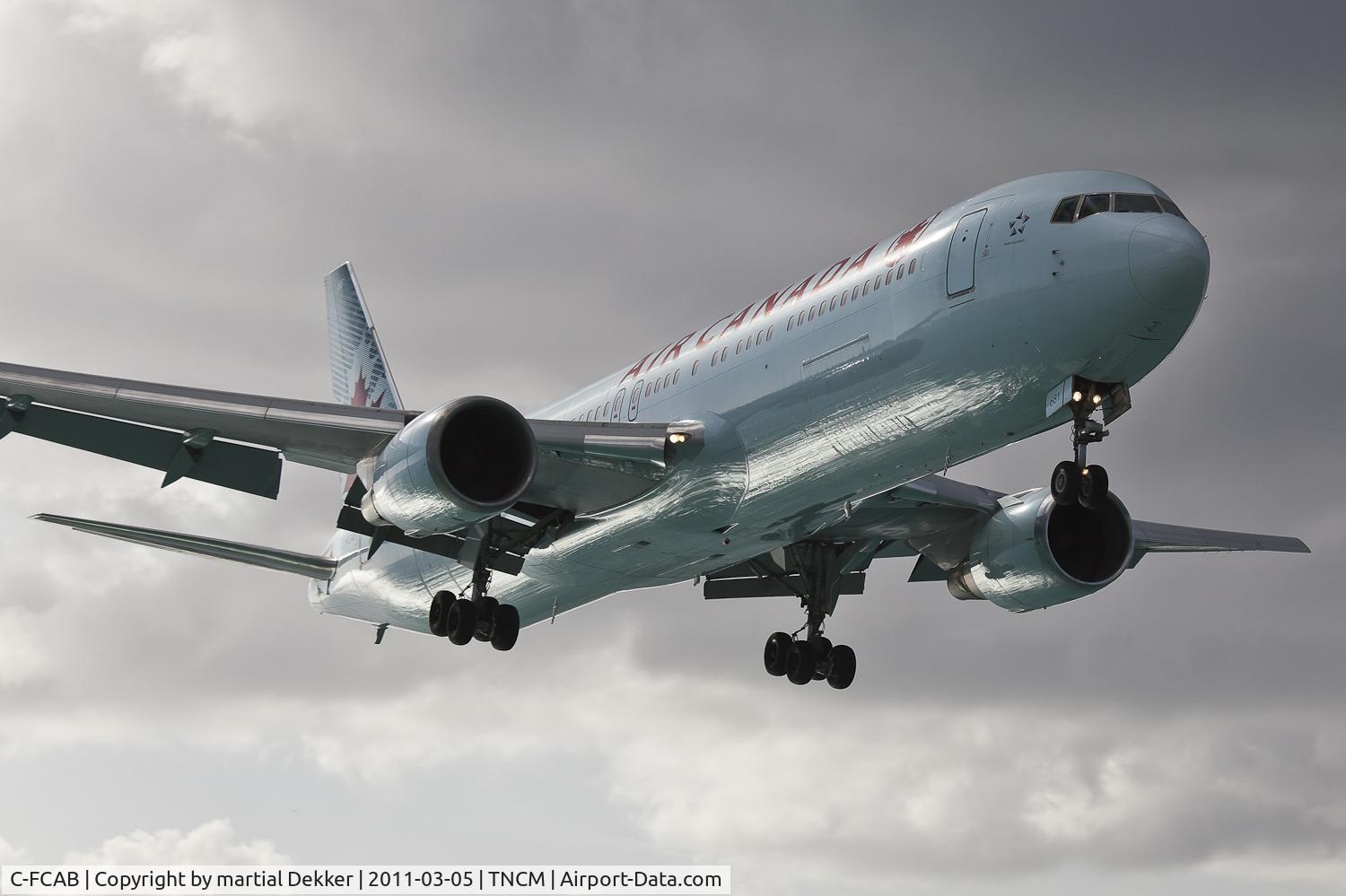 C-FCAB, 1988 Boeing 767-375/ER C/N 24082, landing