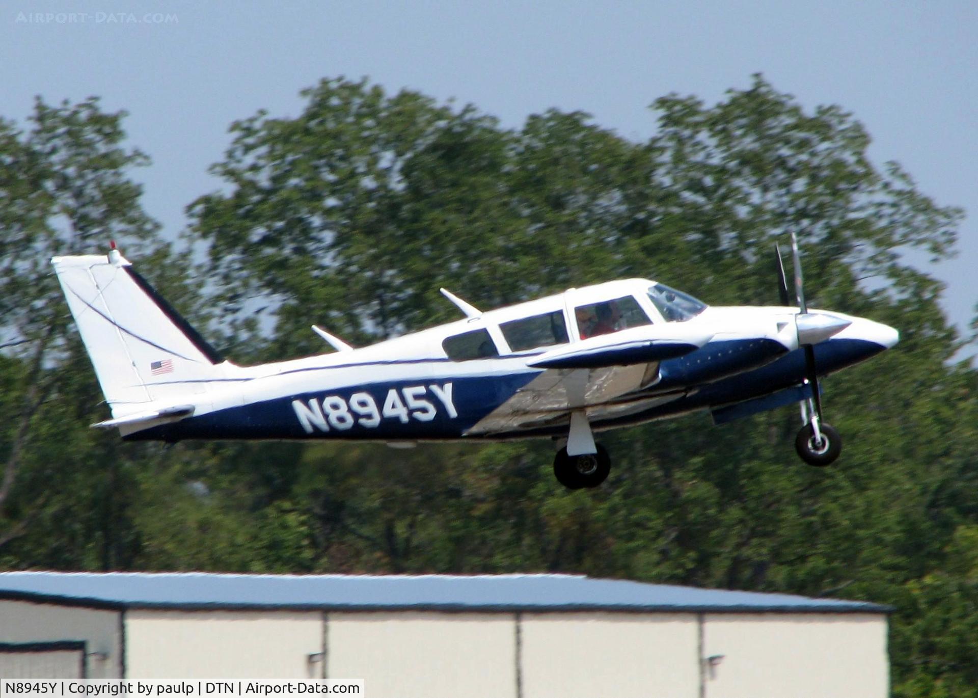 N8945Y, 1971 Piper PA-39-160 Twin Comanche C/N 39106, At Downtown Shreveport.