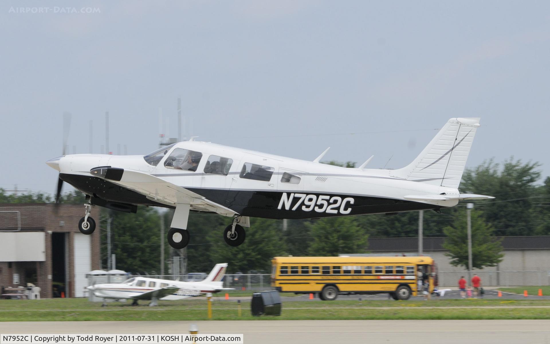 N7952C, 1975 Piper PA-32R-300 Cherokee Lance C/N 32R-7680071, AIRVENTURE 2011