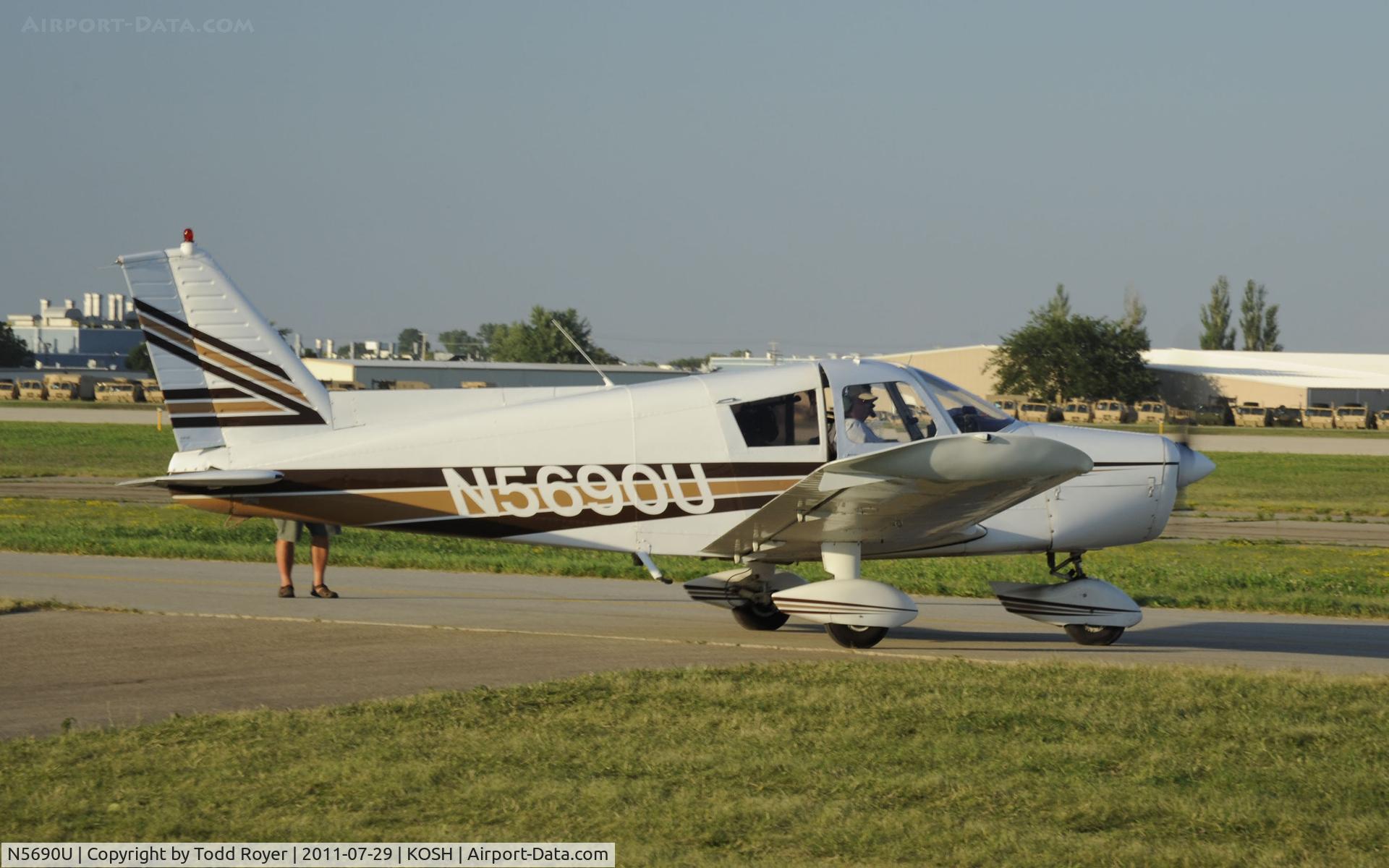 N5690U, 1970 Piper PA-28-140 C/N 28-26488, AIRVENTURE 2011