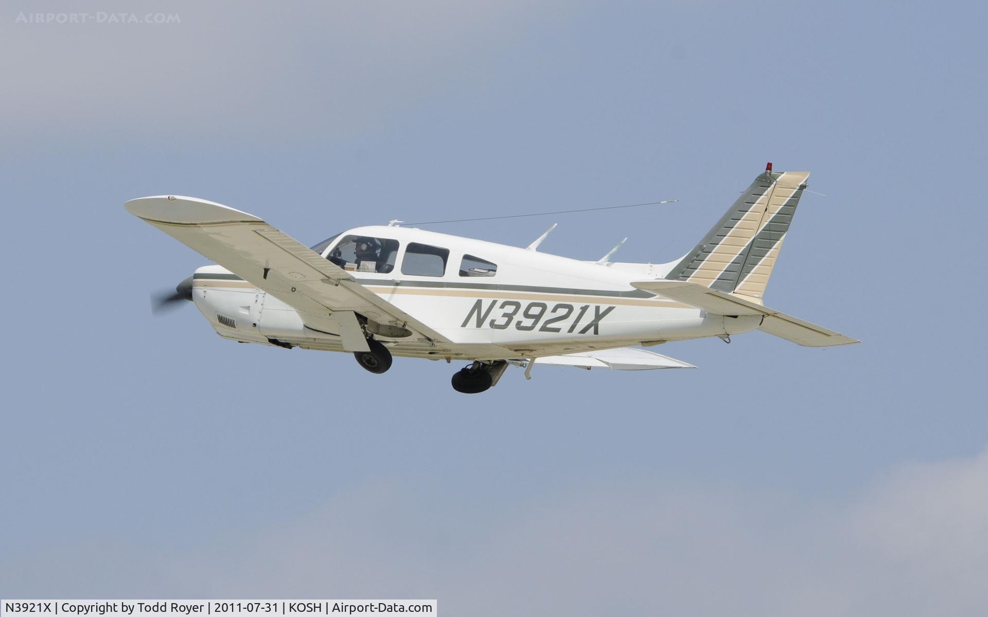 N3921X, 1975 Piper PA-28R-200 C/N 28R-7535353, AIRVENTURE 2011