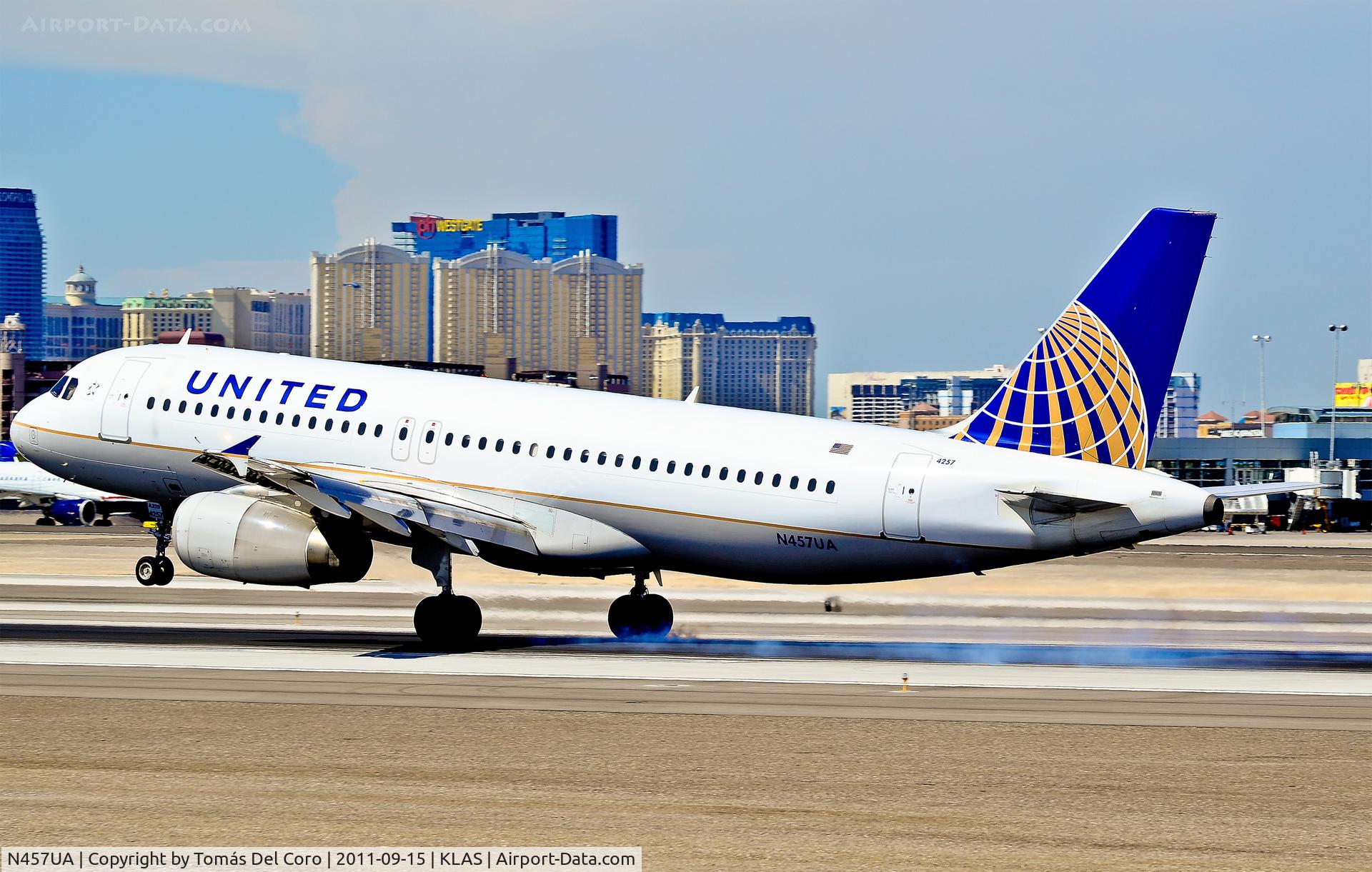 N457UA, 1999 Airbus A320-232 C/N 1146, N457UA United Airlines 1999 Airbus A320-232 C/N 1146

Las Vegas - McCarran International (LAS / KLAS)
USA - Nevada, September 15, 2011
Photo: Tomás Del Coro