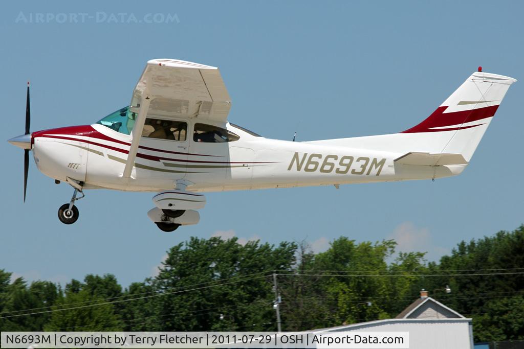 N6693M, 1975 Cessna 182P Skylane C/N 18263803, At 2011 Oshkosh