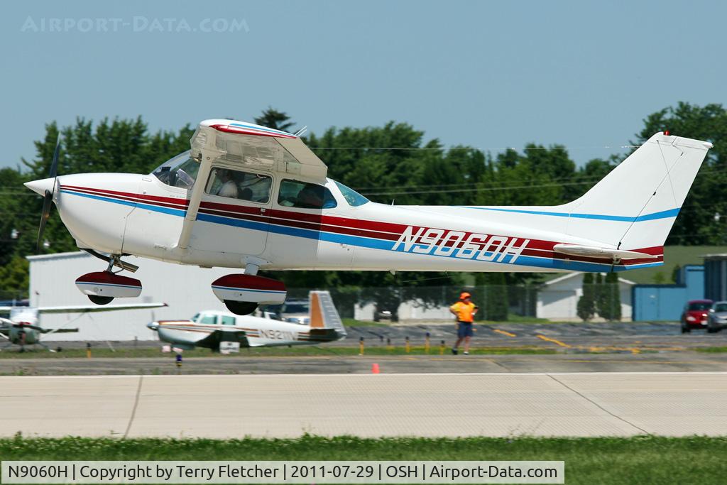 N9060H, 1975 Cessna 172M C/N 17265922, At 2011 Oshkosh