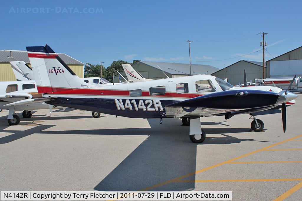 N4142R, 1999 Piper PA-34-220T C/N 3449140, At Fond Du Lac