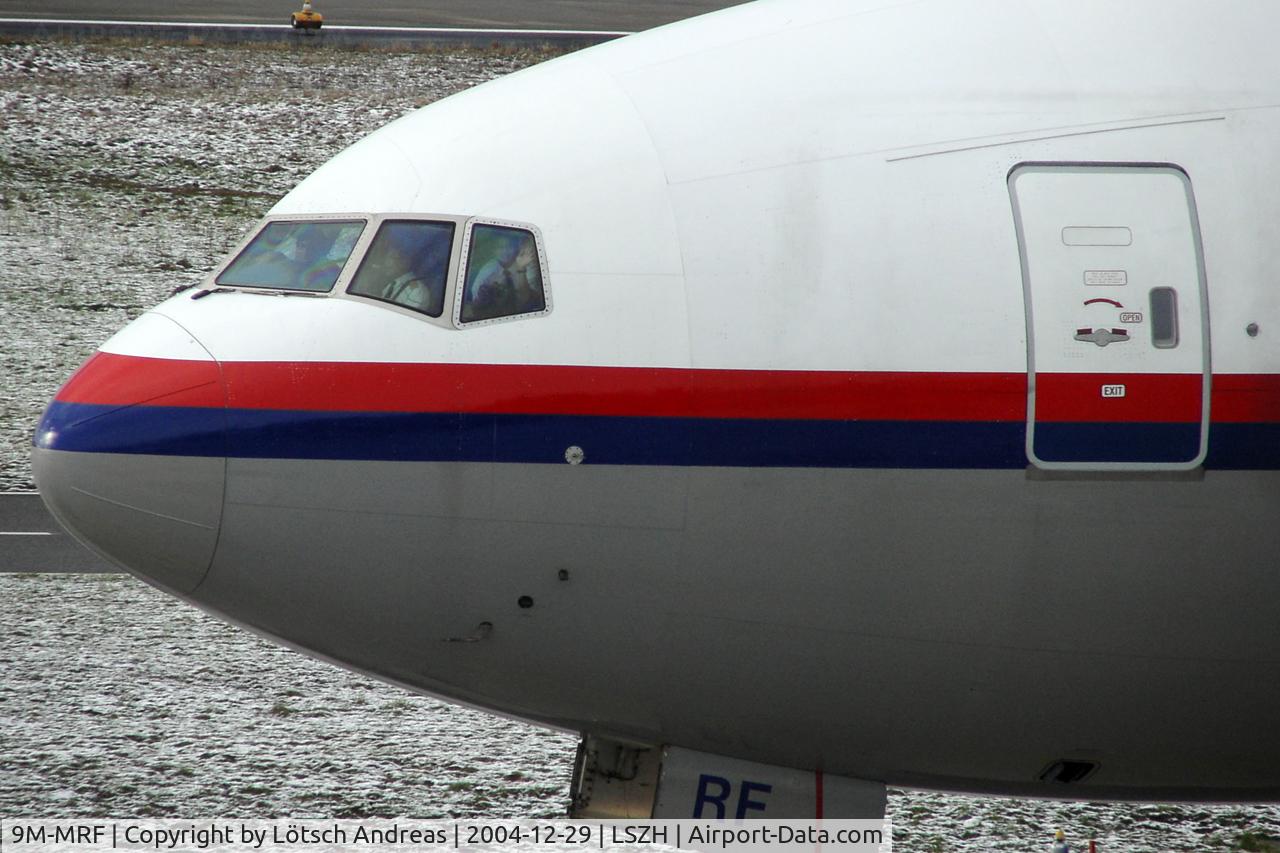 9M-MRF, 1998 Boeing 777-2H6/ER C/N 28413, friendly crew