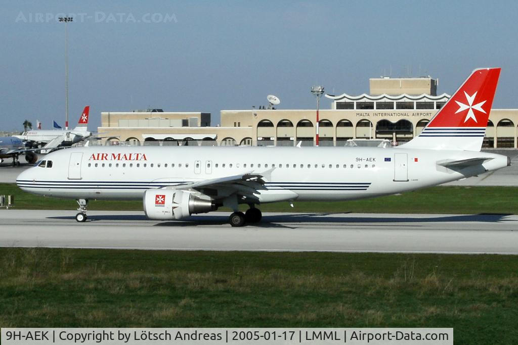 9H-AEK, 2004 Airbus A320-211 C/N 2291, reduces the speed