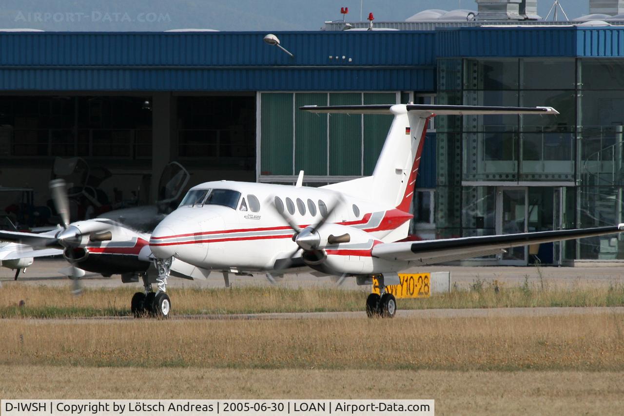 D-IWSH, 1993 Beech B200 Super King Air King Air C/N BB-1462, taxi to RWY10