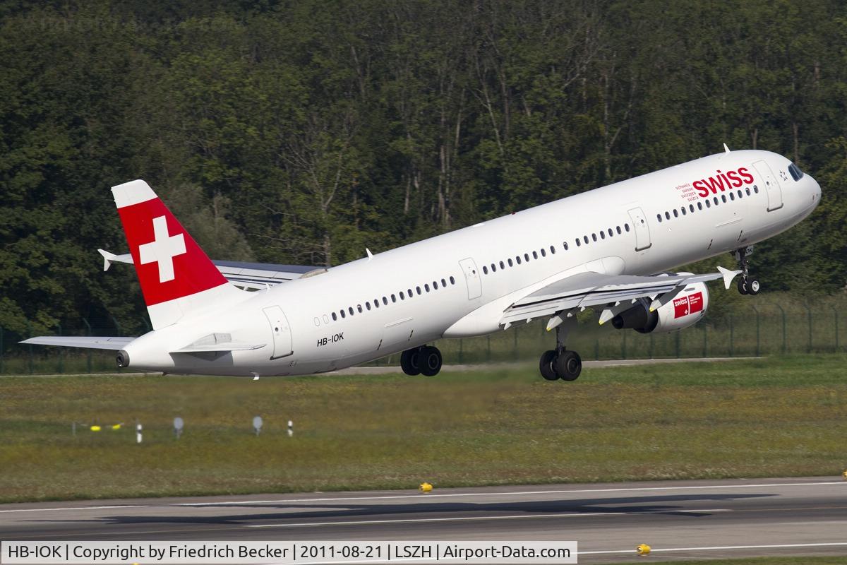 HB-IOK, 1999 Airbus A321-111 C/N 987, northbound departure from Zürich