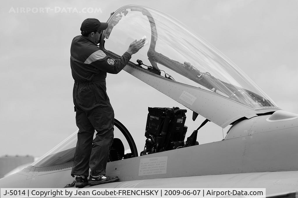 J-5014, McDonnell Douglas F/A-18C Hornet C/N 1359, Cazaux Air Force base