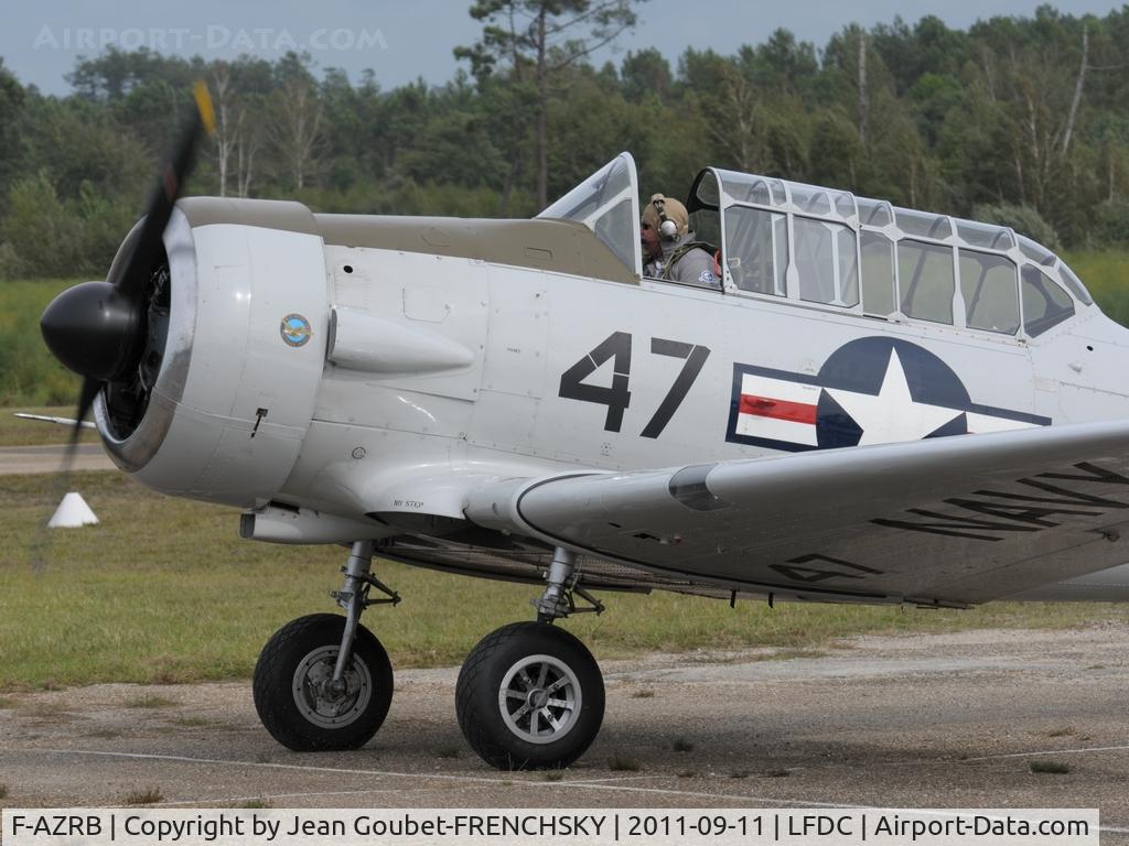 F-AZRB, North American SNJ-5 Texan Texan C/N 88-17955, au roulage