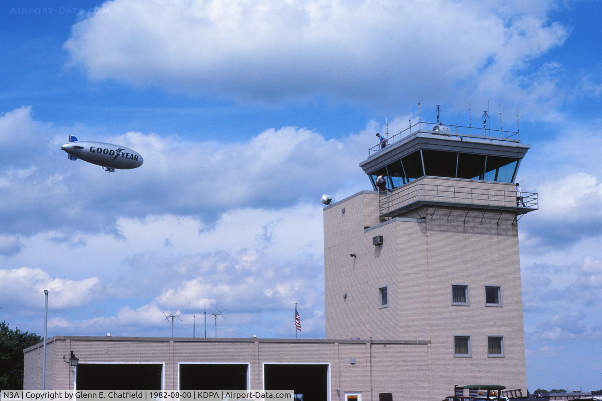 N3A, 1976 Goodyear GZ-20A C/N 4118, Circling the control tower