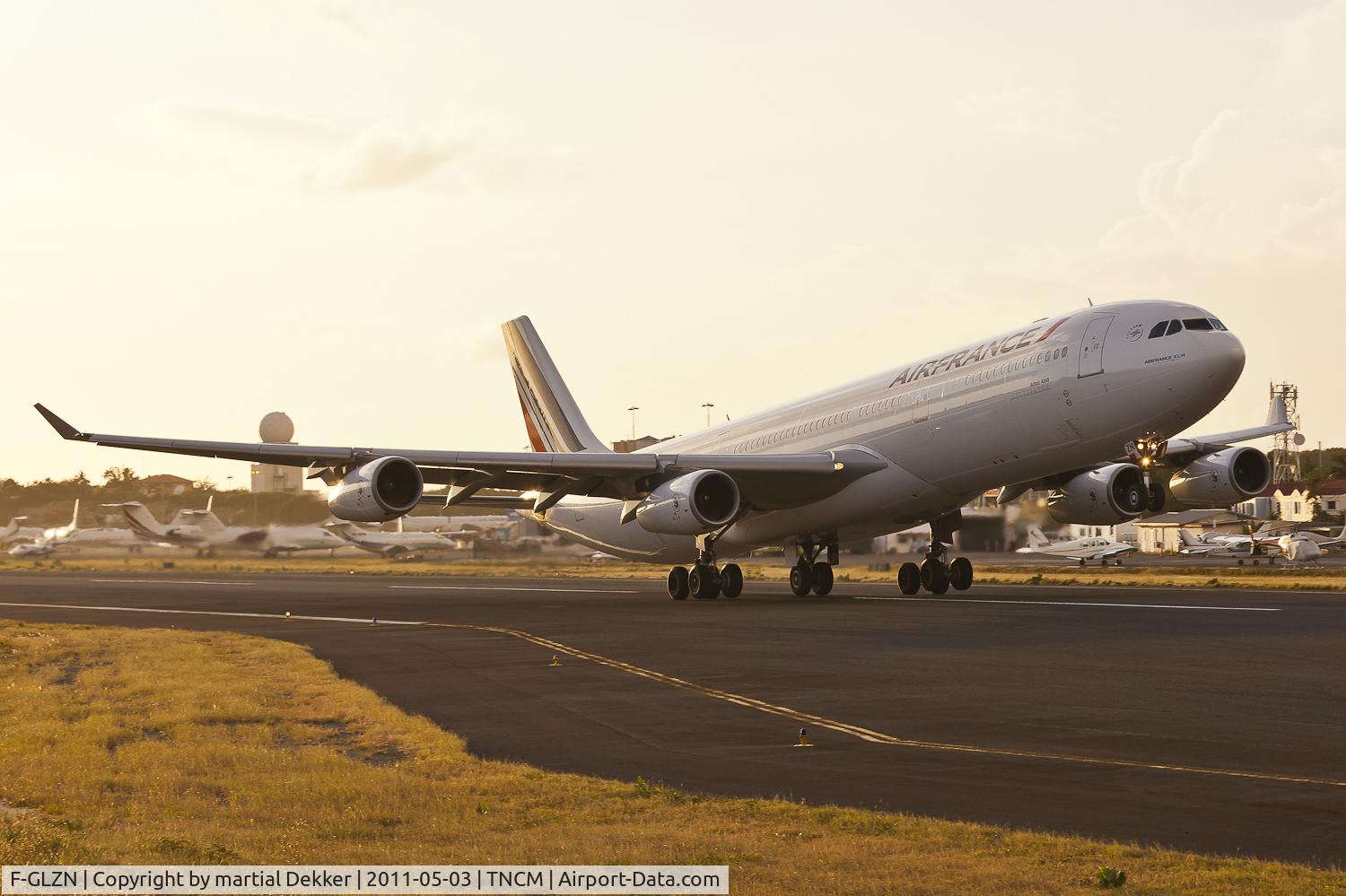 F-GLZN, 1998 Airbus A340-313X C/N 245, take off