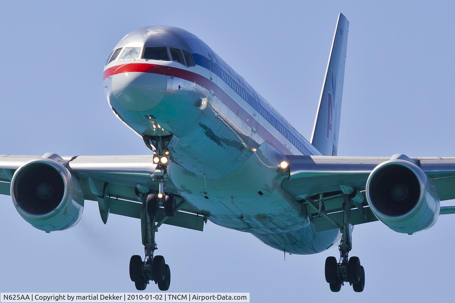 N625AA, 1990 Boeing 757-223 C/N 24583, landing