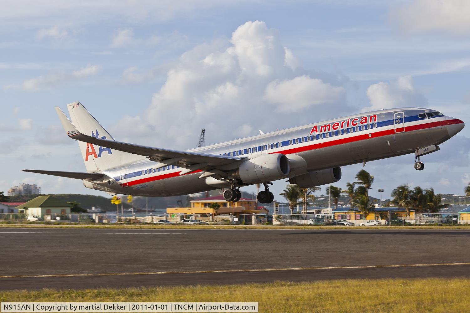 N915AN, 1999 Boeing 737-823 C/N 29516, take off