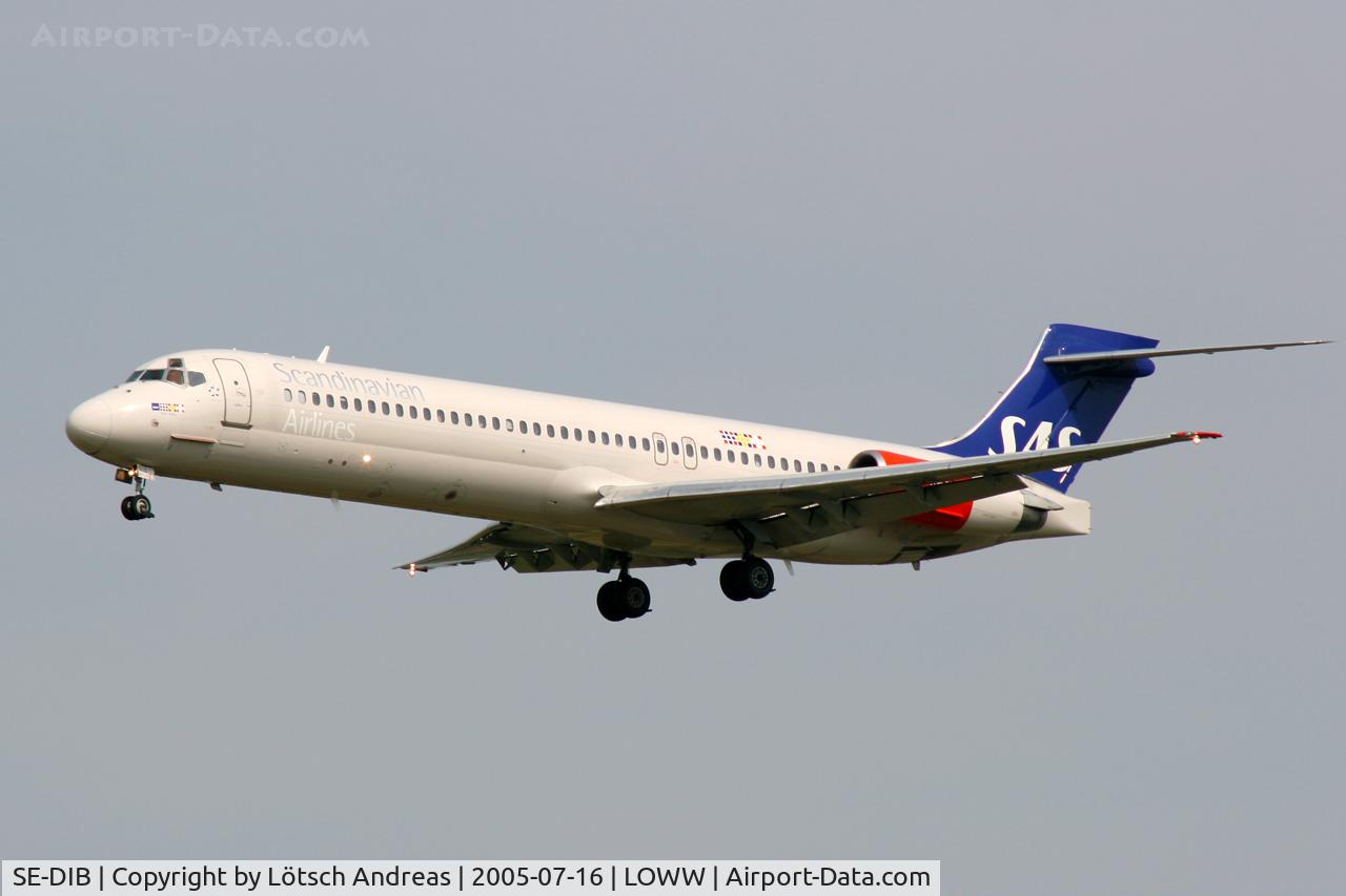 SE-DIB, 1988 McDonnell Douglas MD-87 (DC-9-87) C/N 49605, approach