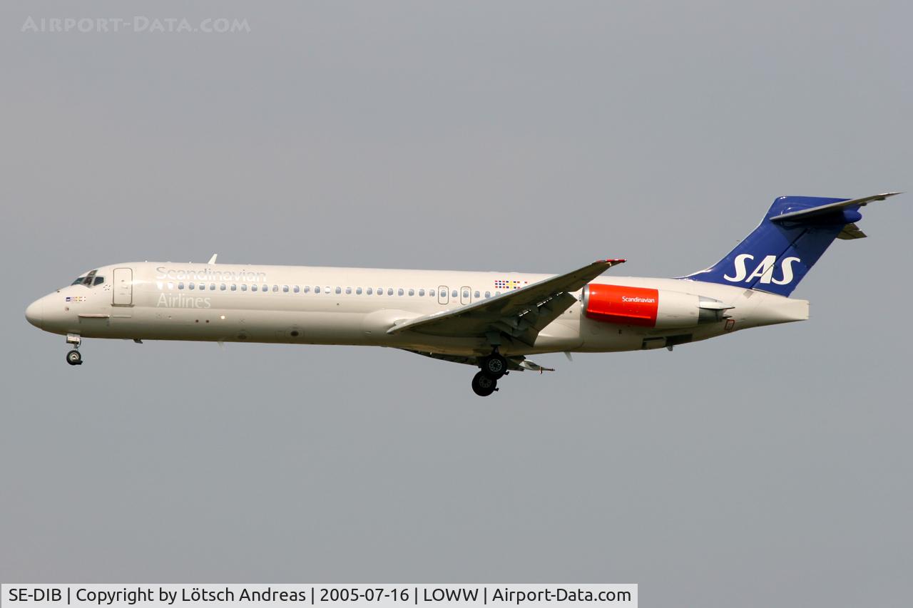 SE-DIB, 1988 McDonnell Douglas MD-87 (DC-9-87) C/N 49605, approach