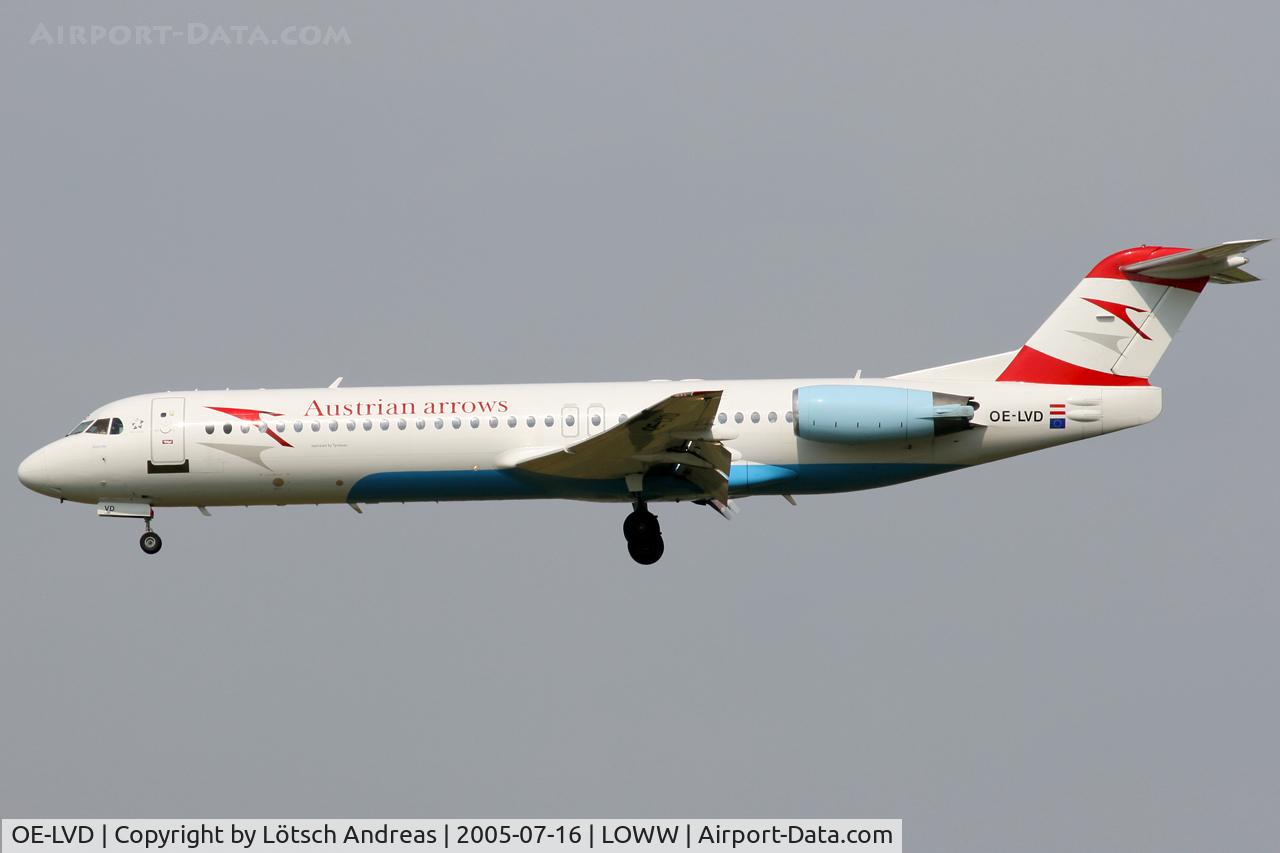 OE-LVD, 1994 Fokker 100 (F-28-0100) C/N 11515, approach