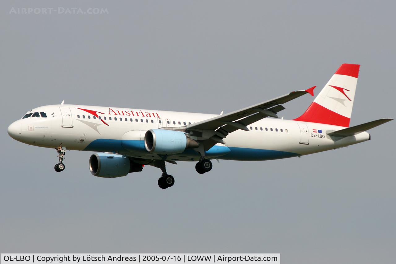 OE-LBO, 1998 Airbus A320-214 C/N 776, approach