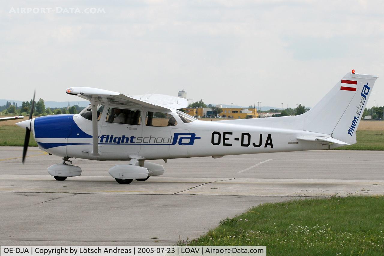 OE-DJA, 2004 Cessna 172R C/N 17281230, Bad Voeslau