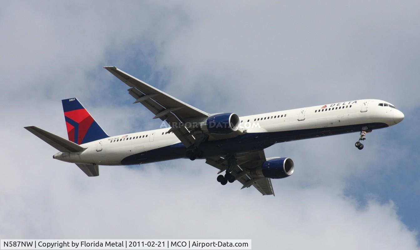 N587NW, 2002 Boeing 757-351 C/N 32986, Delta 757-300