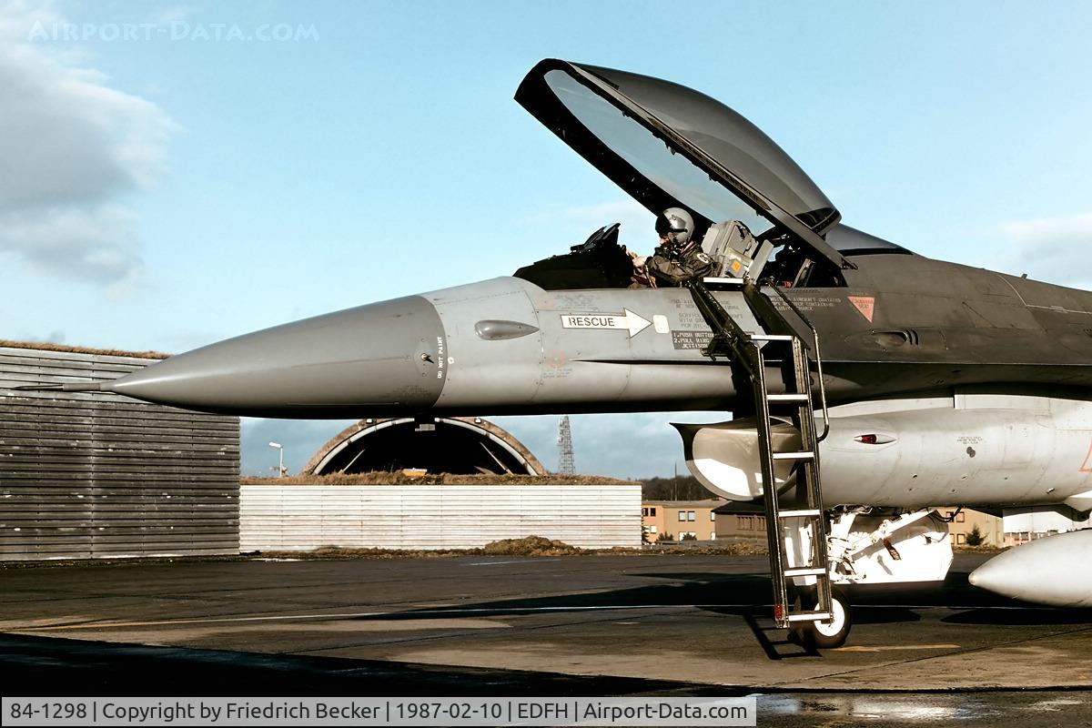 84-1298, 1984 General Dynamics F-16C Fighting Falcon C/N 5C-135, preparing the next mission